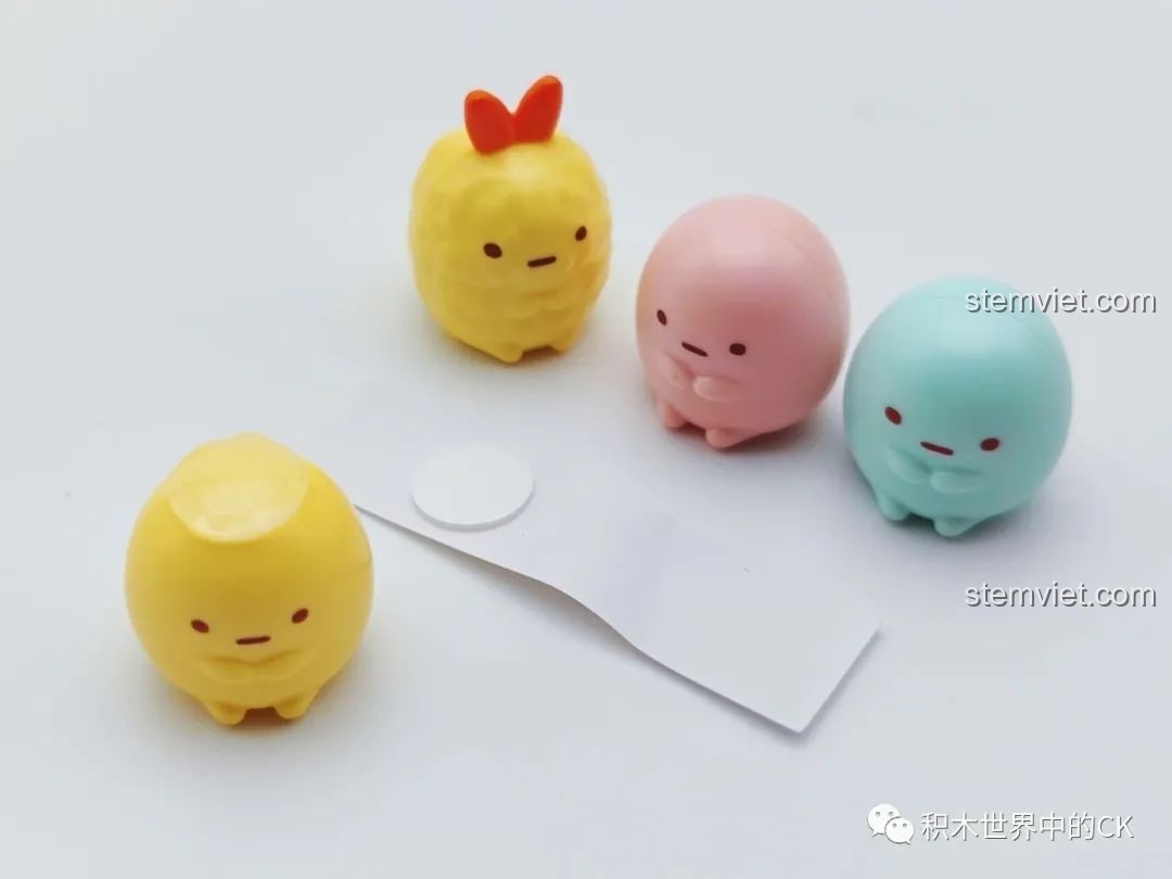 Cận cảnh các chi tiết nhỏ của mô hình Thick Pancake trong bộ Qman 77012 Góc Khuất, chuẩn bị lắp ráp.