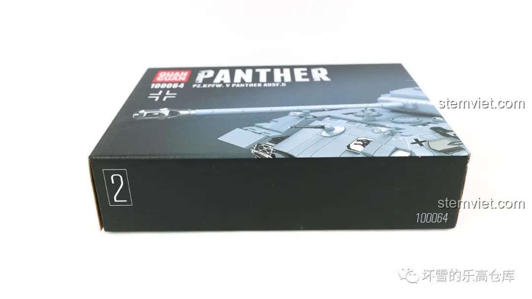 Hộp số 2 của bộ lắp ghép Xe tăng Panther 121 QUANGUAN 100064, tiếp tục quá trình lắp ráp.