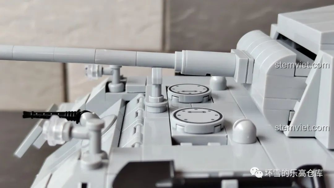 Chi tiết pháo chính và súng máy trên tháp pháo của xe tăng Panther 121 QUANGUAN 100064.