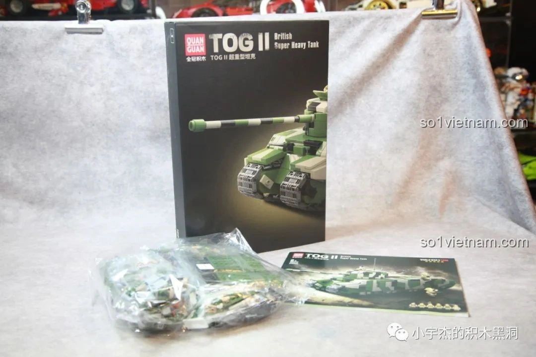 Hộp số 1 của bộ lắp ráp xe tăng TOG II QUANGUAN 100241, sách hướng dẫn và túi mảnh ghép.