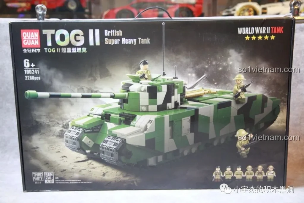 Hộp sản phẩm bộ lắp ráp xe tăng siêu nặng TOG II QUANGUAN 100241 với hình ảnh xe tăng rằn ri và lính Anh.