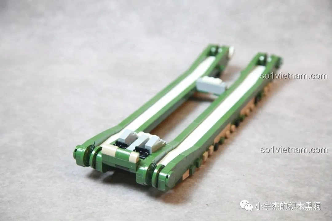 Phần khung ngoài hoàn chỉnh của bộ lắp ráp xe tăng TOG II QUANGUAN 100241.