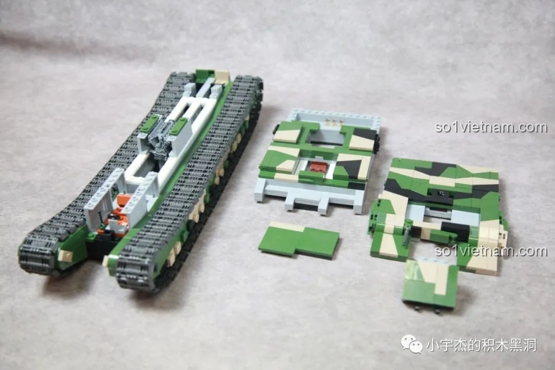 Lắp ráp các tấm giáp thân trên của xe tăng TOG II QUANGUAN 100241.