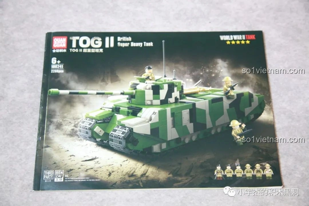 Sách hướng dẫn lắp ráp chi tiết của bộ xe tăng TOG II QUANGUAN 100241 với hình ảnh mô hình hoàn chỉnh.