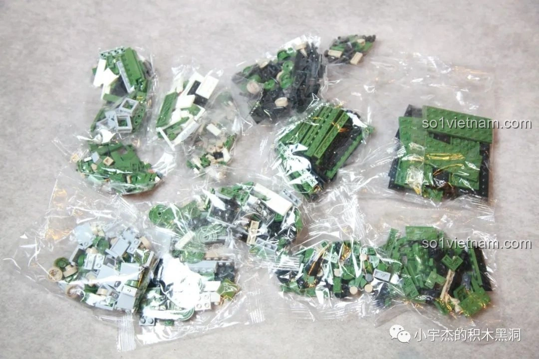 Các túi mảnh ghép của hộp số 1 trong bộ lắp ráp xe tăng TOG II QUANGUAN 100241.