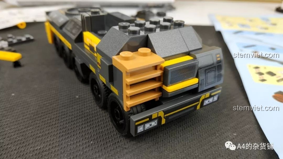 Quá trình lắp ráp phần cabin và thân xe của mô hình SEMBO 107004.