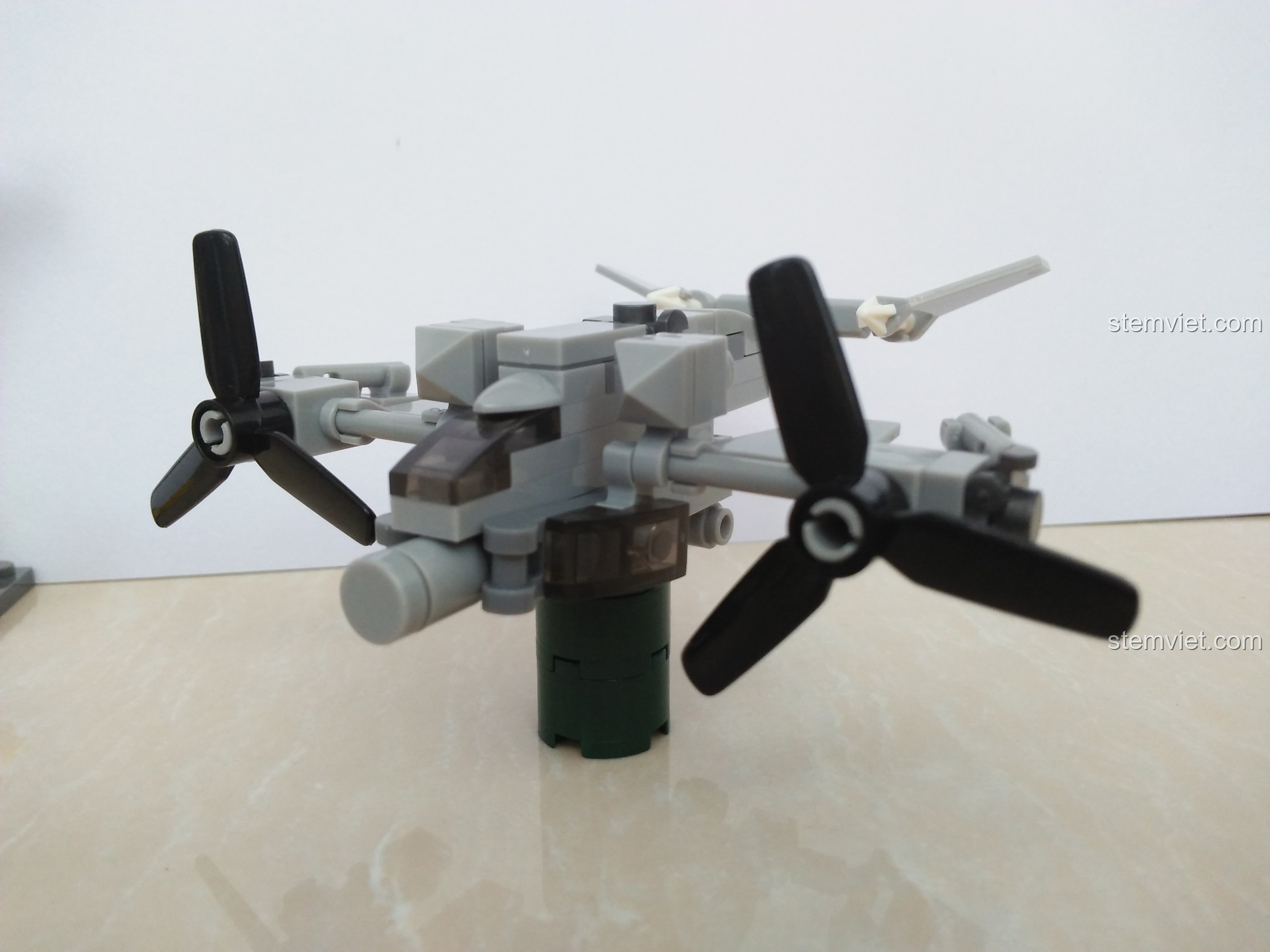 Mô hình máy bay hợp thể SEMBO 11517 hoàn chỉnh, một thiết kế sáng tạo và độc đáo từ 3 mô hình nhỏ hơn.