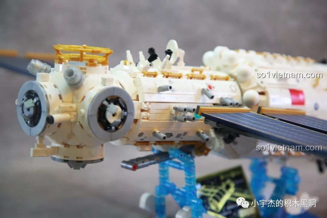 Chi tiết khoang nút của Trạm Vũ trụ Thiên Cung, hiển thị các cổng kết nối và các chi tiết bề mặt của bộ SEMBO 203337.