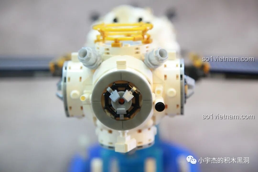 Chi tiết khoang nút của Trạm Vũ trụ Thiên Cung, hiển thị các cổng kết nối và các chi tiết bề mặt của bộ SEMBO 203337.