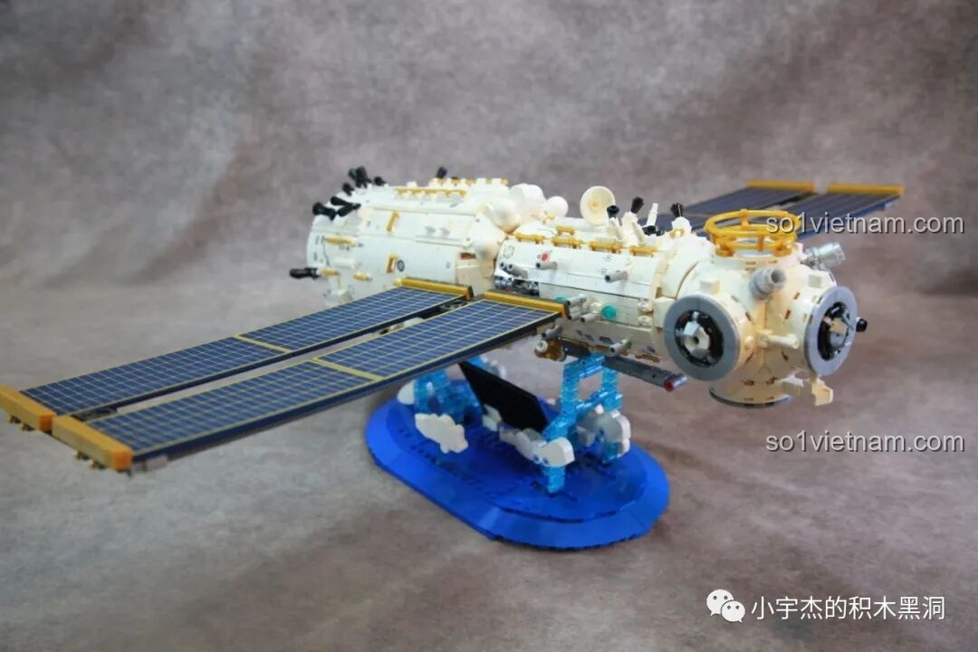 Chi tiết khoang nút của Trạm Vũ trụ Thiên Cung, hiển thị các cổng kết nối và các chi tiết bề mặt của bộ SEMBO 203337.