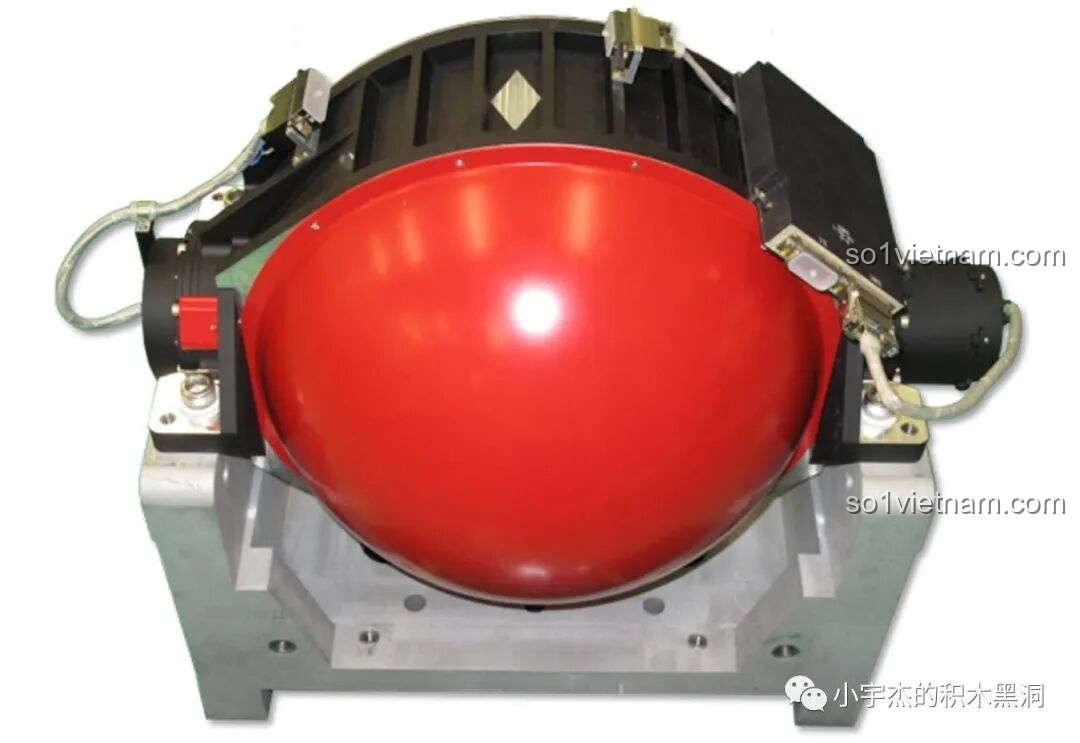 Hình ảnh thực tế của Control Moment Gyro (CMG) - con quay hồi chuyển điều khiển mô-men xoắn trên Trạm Vũ trụ Thiên Cung.