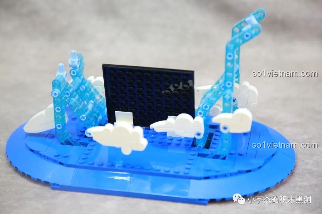 Đế trưng bày của bộ lắp ráp SEMBO 203337 Mô hình Trạm Vũ trụ Thiên Cung nhìn từ góc khác, hiển thị cấu trúc hỗ trợ mô hình.