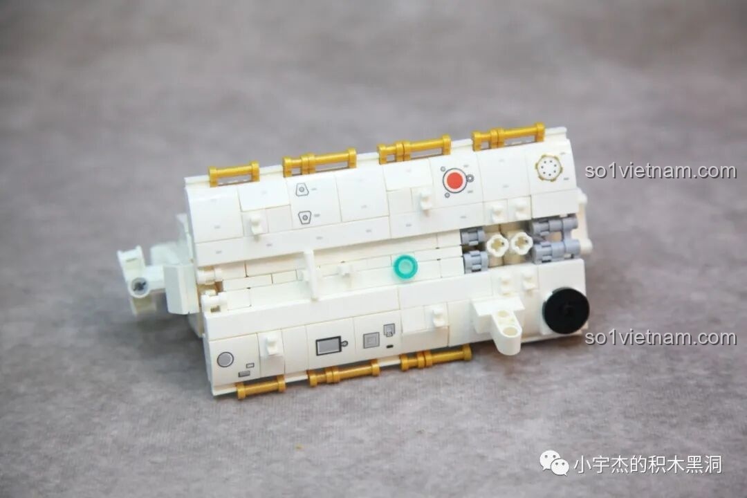 Khoang nhỏ của Trạm Vũ trụ Thiên Cung đã hoàn thiện, nhìn từ góc nghiêng, hiển thị các chi tiết bên ngoài của bộ SEMBO 203337.