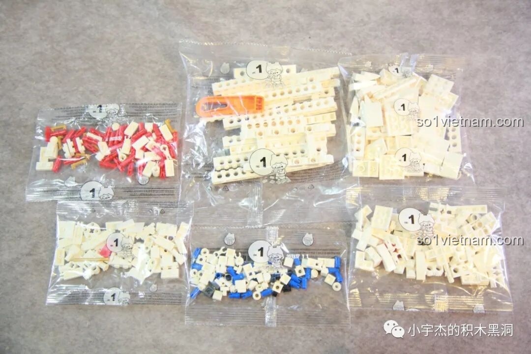 Các túi linh kiện được đánh số 1 của bộ lắp ráp SEMBO 203337 Mô hình Trạm Vũ trụ Thiên Cung, sẵn sàng cho giai đoạn lắp ráp đầu tiên.