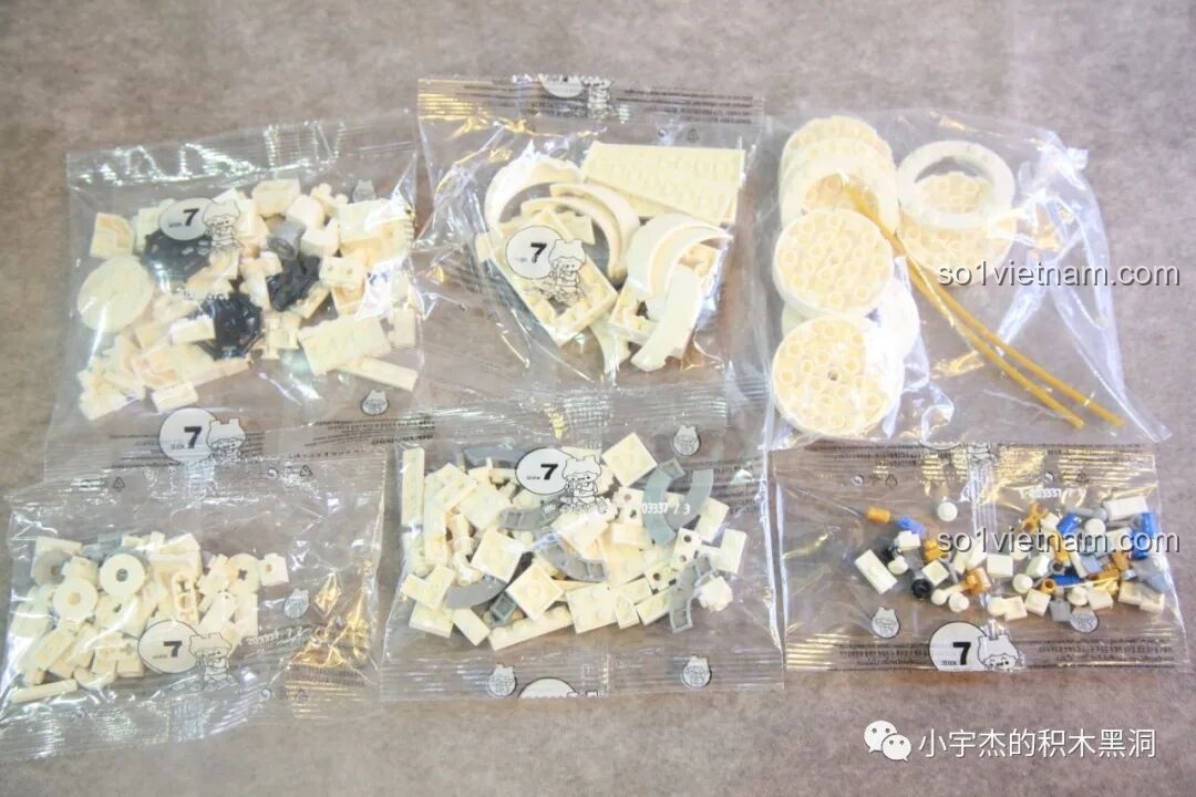Các túi linh kiện được đánh số 7 của bộ lắp ráp SEMBO 203337 Mô hình Trạm Vũ trụ Thiên Cung, cho giai đoạn lắp ráp khoang nút.