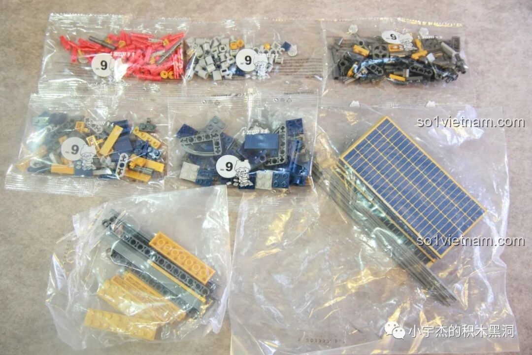 Các túi linh kiện được đánh số 9 của bộ lắp ráp SEMBO 203337 Mô hình Trạm Vũ trụ Thiên Cung, cho giai đoạn lắp ráp tấm pin mặt trời.