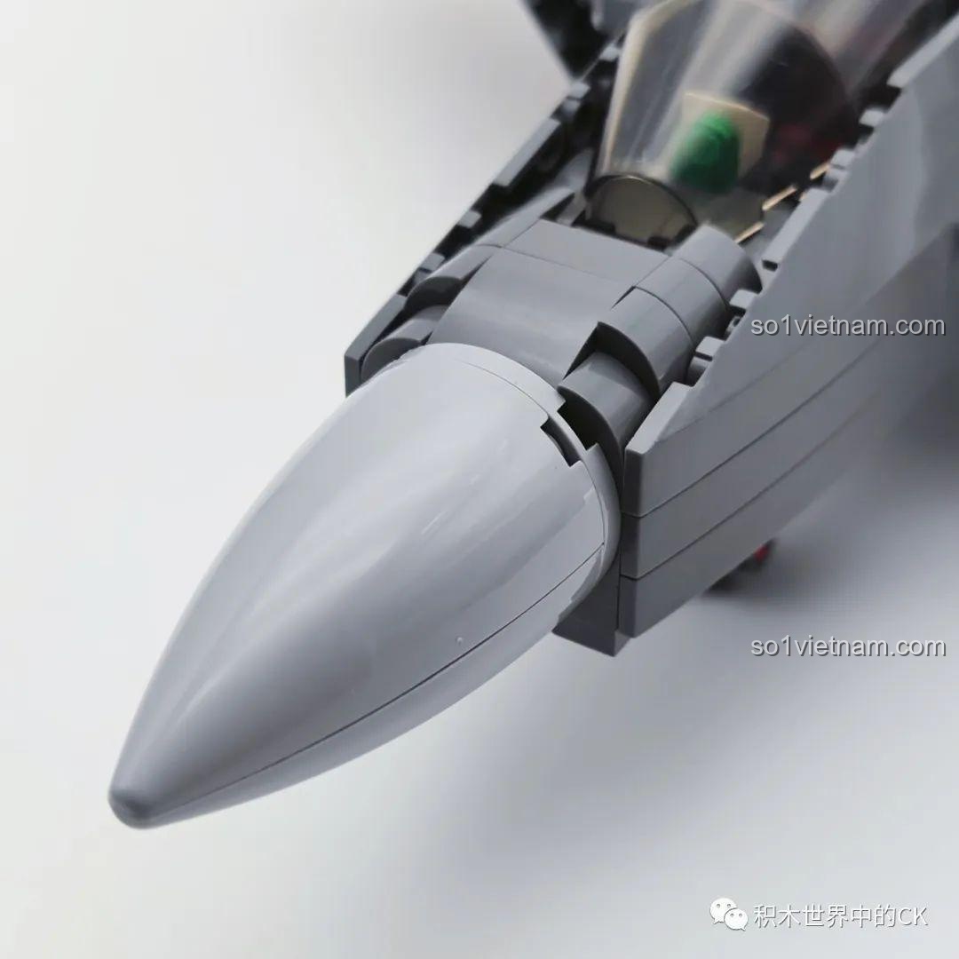 Cận cảnh buồng lái đóng của mô hình đồ chơi lắp ráp Máy bay chiến đấu F-22 Raptor 207124.