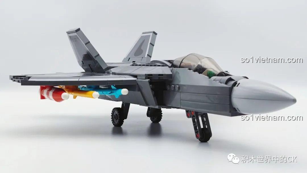 Cận cảnh phần mũi của mô hình đồ chơi lắp ráp Máy bay chiến đấu F-22 Raptor 207124.