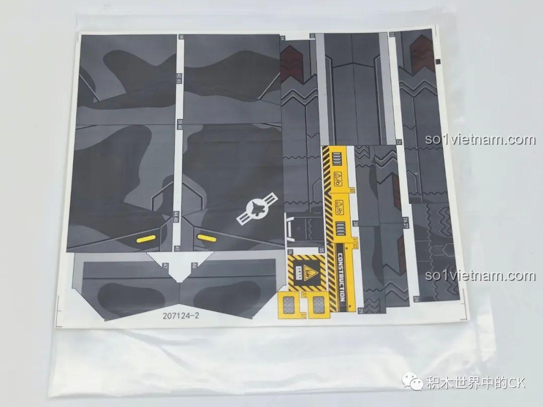 Tấm đề can lớn với họa tiết rằn ri và ký hiệu quân sự cho bộ lắp ráp Máy bay chiến đấu F-22 Raptor 207124.