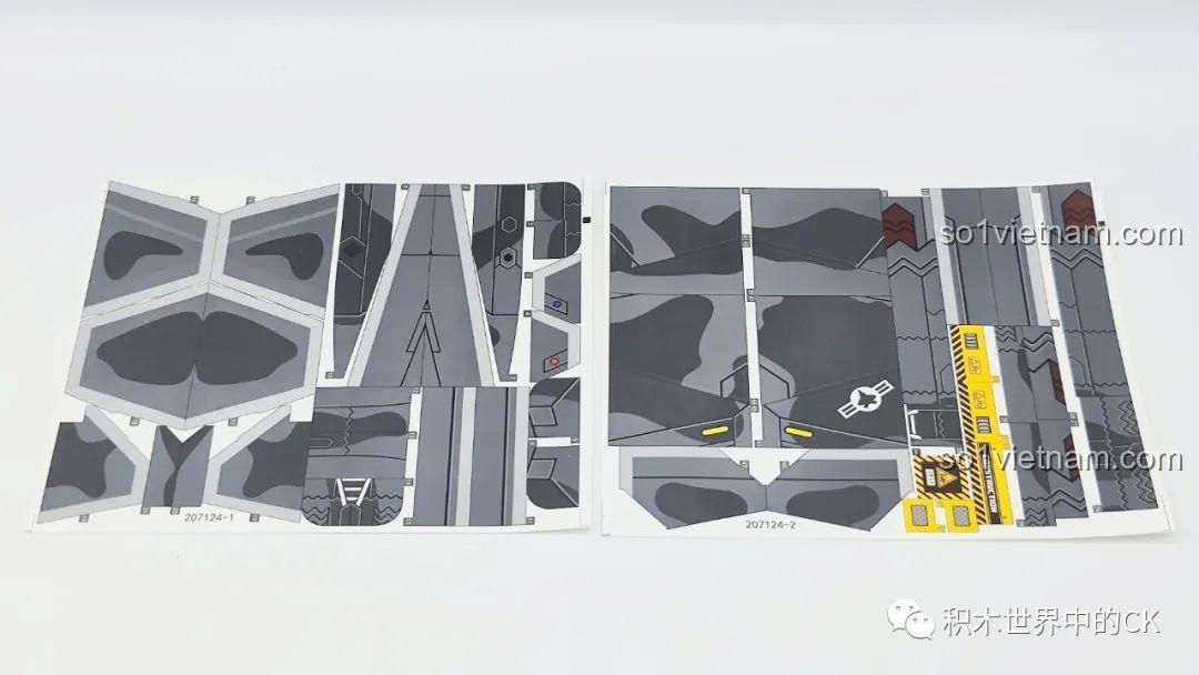 Hai tấm đề can chi tiết cho bộ xếp hình Máy bay tàng F-22 207124, sẵn sàng để dán lên mô hình.