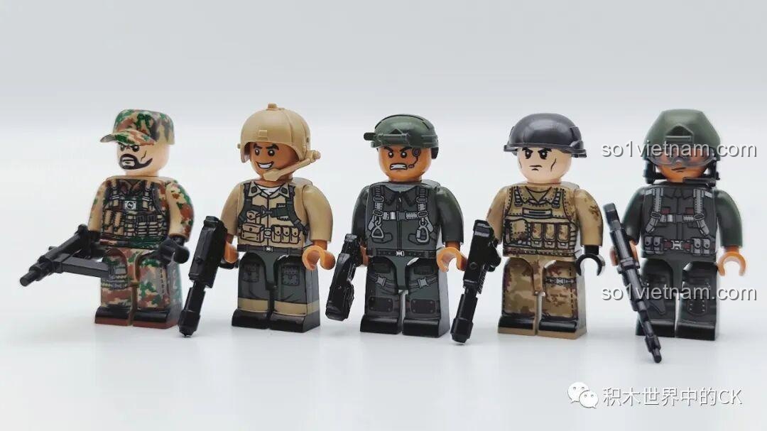 Cận cảnh các minifigures của bộ lắp ghép F-22 Raptor 207124, thể hiện chi tiết trang phục và vũ khí.