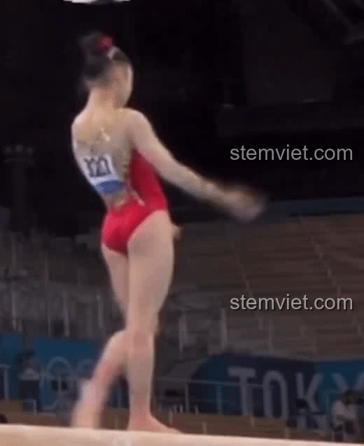 Mô hình Tượng Người Đầu Chim từ bộ lắp ráp Sembo 601167 Sanxingdui đã hoàn thành, nhìn từ phía trước.