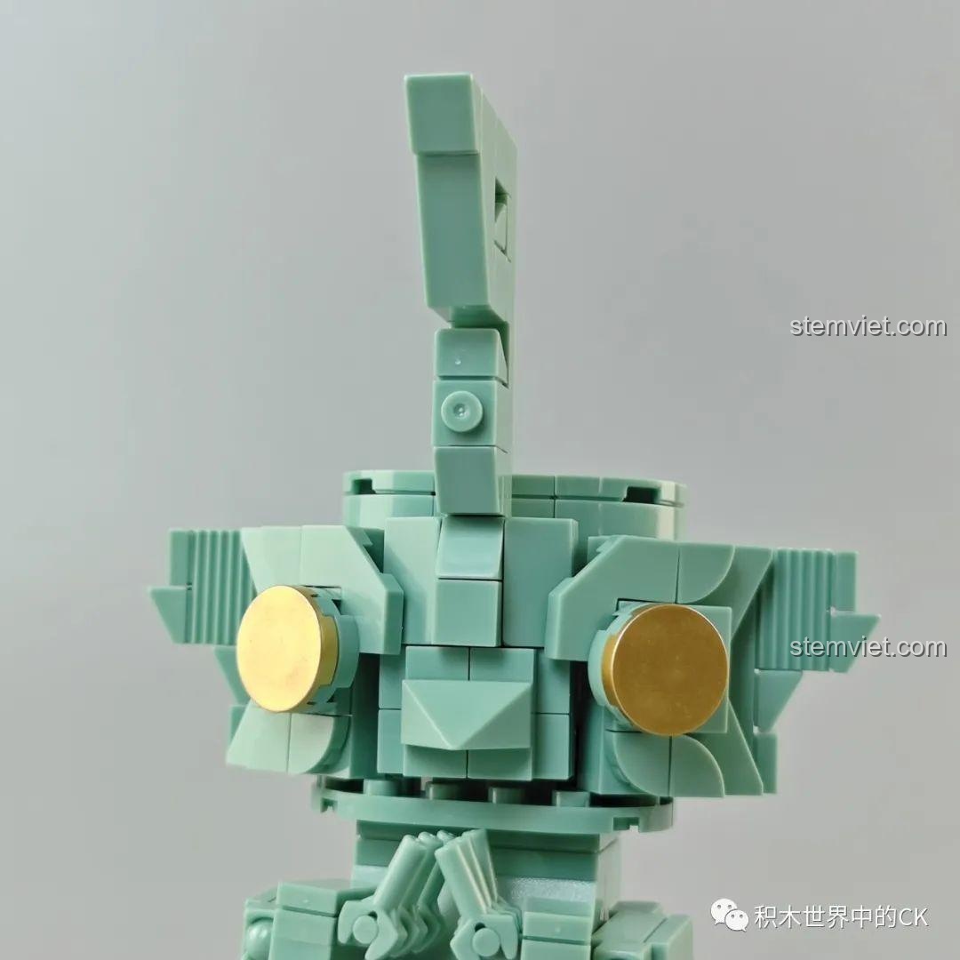 Cận cảnh khuôn mặt và mũ của Tượng Người Đội Mũ Cao Sembo 601167, chi tiết tinh xảo.