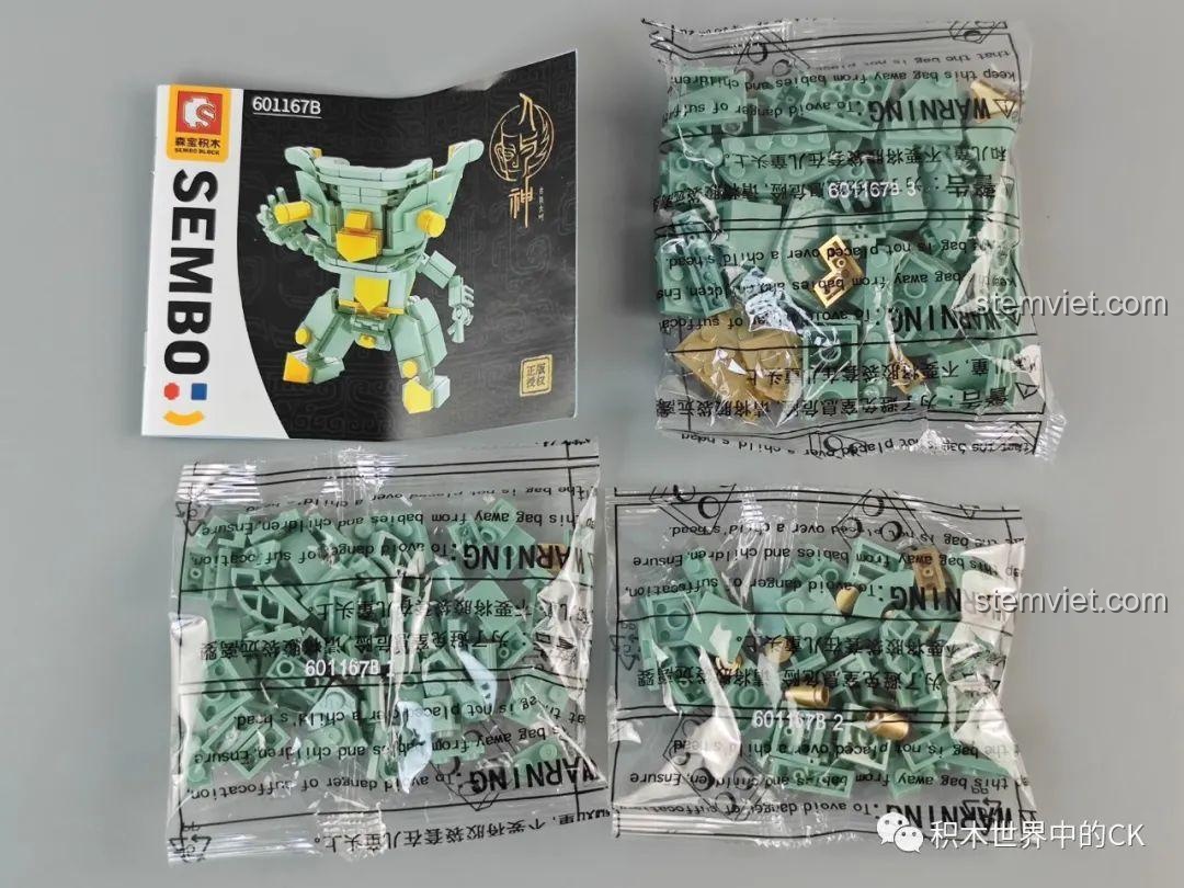 Mô hình Tượng Người Mắt Xa từ bộ lắp ráp Sembo 601167 Sanxingdui đã hoàn thành, nhìn từ phía trước.