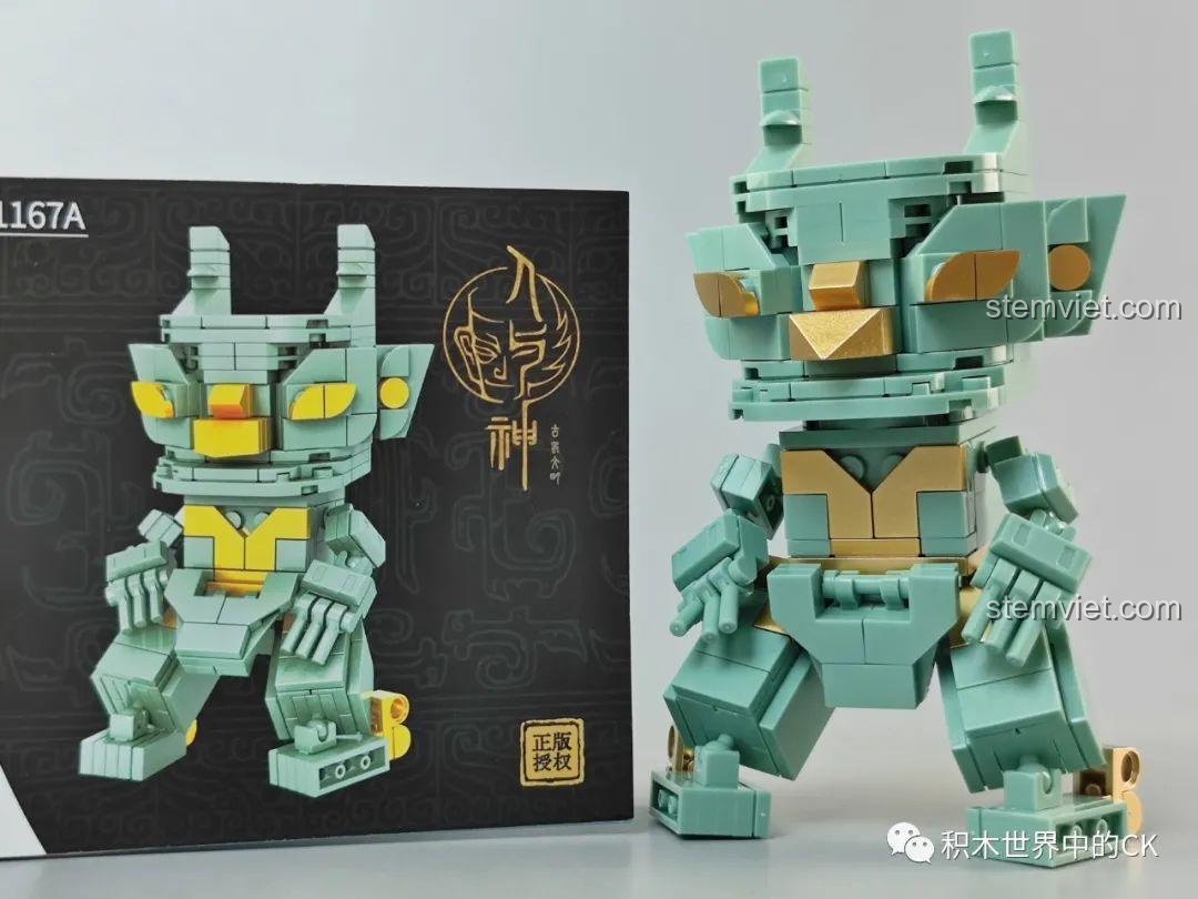 Mô hình Tượng Người Quỳ Gối từ bộ lắp ráp Sembo 601167 Sanxingdui đã hoàn thành, nhìn từ phía trước.