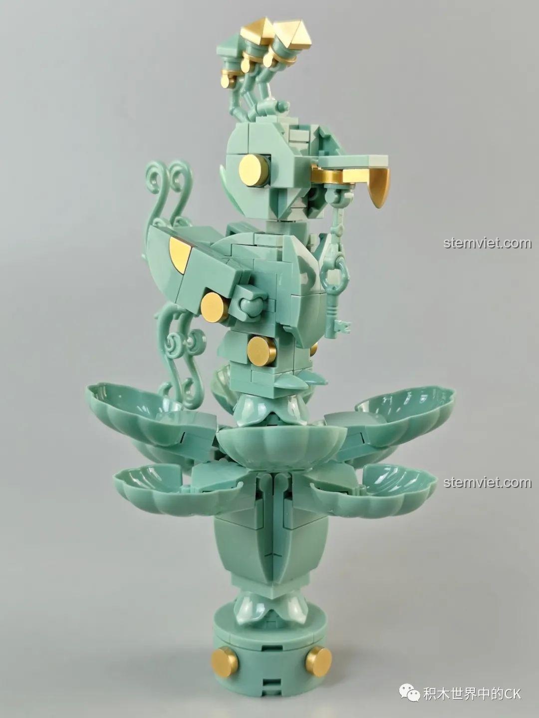 Cận cảnh khuôn mặt và phần đầu của Tượng Người Quỳ Gối Sembo 601167, chi tiết tinh xảo.