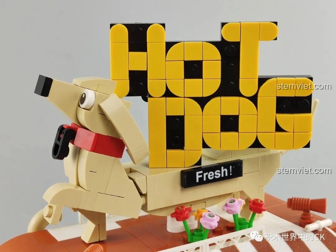 Góc nhìn khác của biển hiệu chú chó hot dog trên nóc xe SEMBO 601301, thể hiện rõ cấu trúc lắp ráp. Trải nghiệm SEMBO 301 Xe bán hot dog.