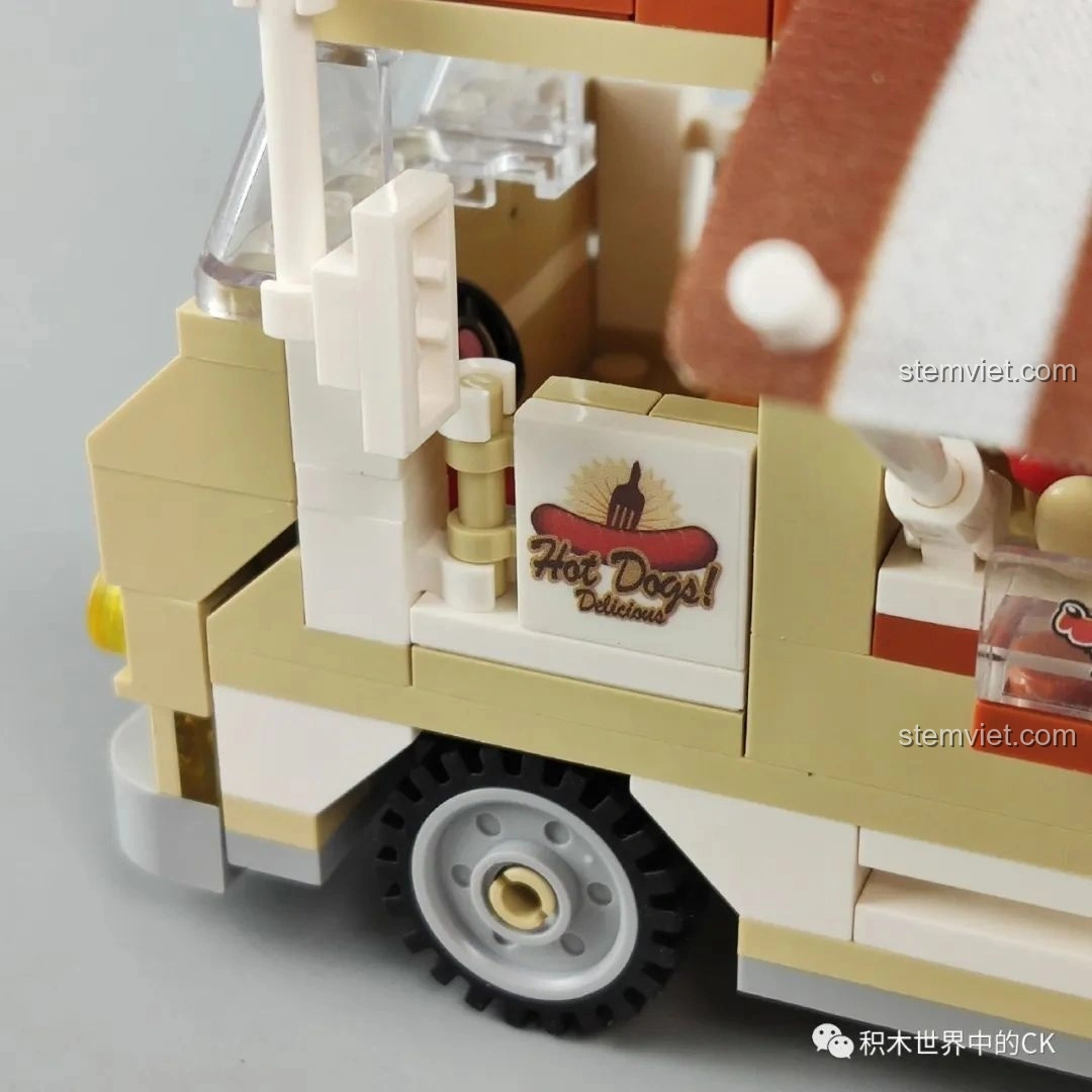 Cận cảnh nội thất bên trong xe hot dog SEMBO 601301, với ghế ngồi và không gian lái. Trải nghiệm SEMBO 301 Xe bán hot dog.