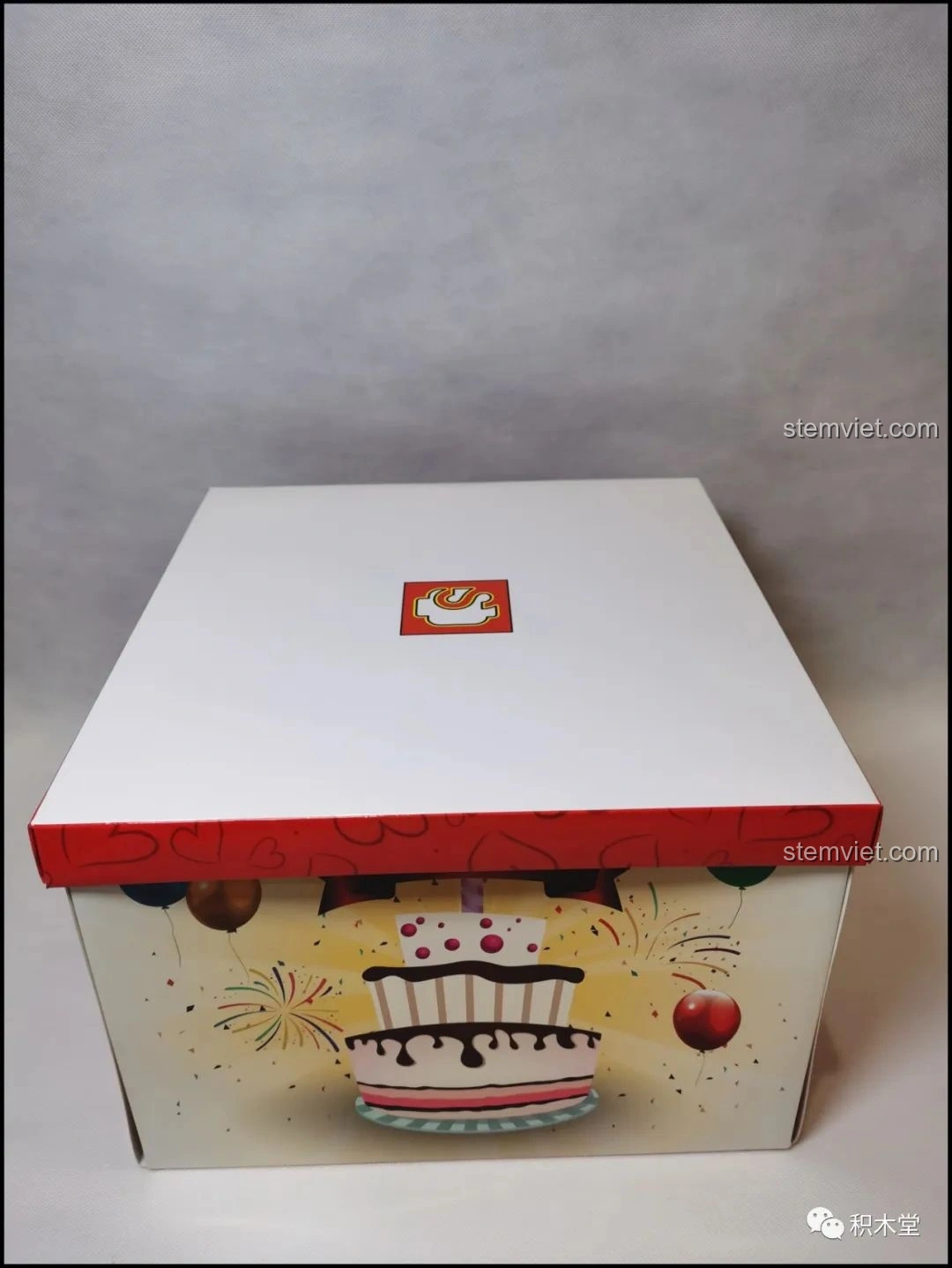 Không gian bên trong ngăn kéo của Bánh Kem Hộp Quà Sembo 601400 để cất giấu đồ vật nhỏ