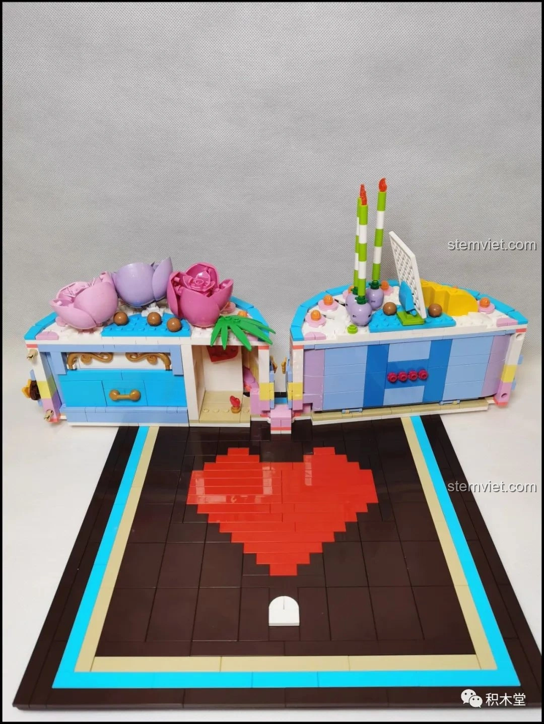 Chiếc khăn voan lấp lánh gắn trên minifigure cô dâu của bộ lắp ghép Sembo 601400 Bánh Kem Hộp Quà