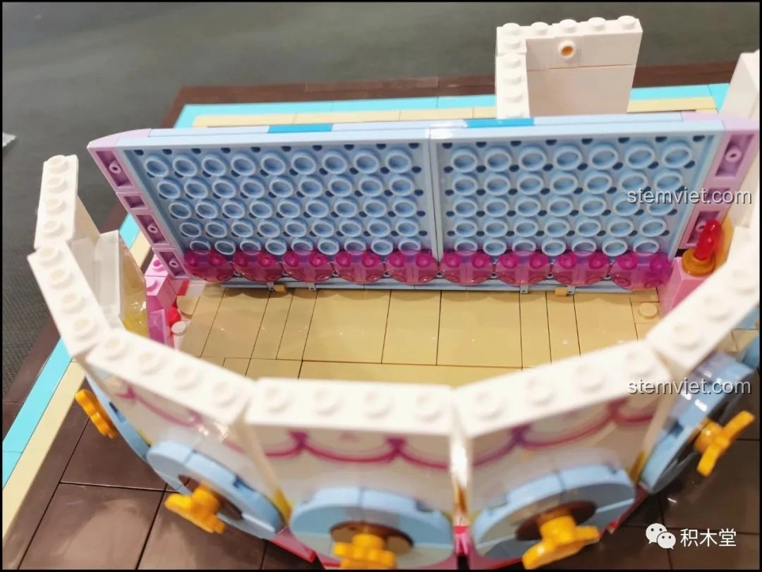 Cận cảnh mặt trong của các mảnh ghép đồ chơi lắp ráp Sembo 601400 Bánh Kem Hộp Quà