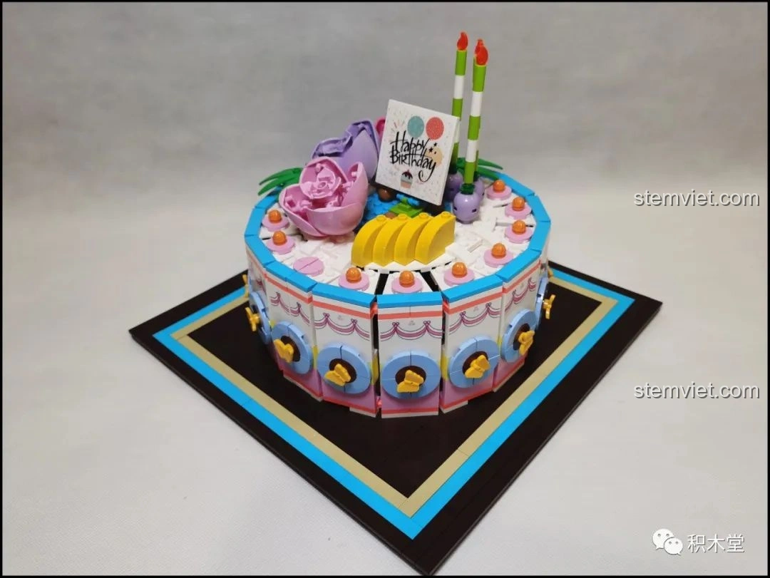 Ngăn kéo bí mật của mô hình Bánh Kem Hộp Quà Sembo 601400 được kéo ra, hé lộ không gian bên trong