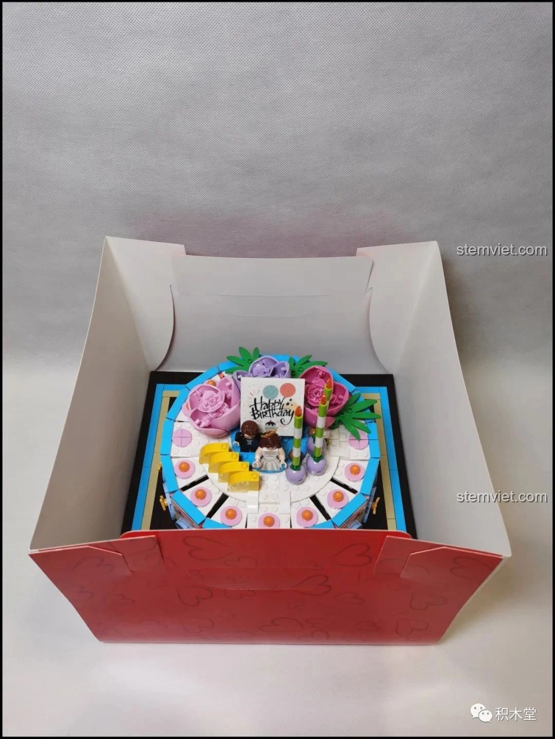 Ngăn kéo bí mật được thiết kế tinh xảo trên mô hình Bánh Kem Hộp Quà Sembo 601400