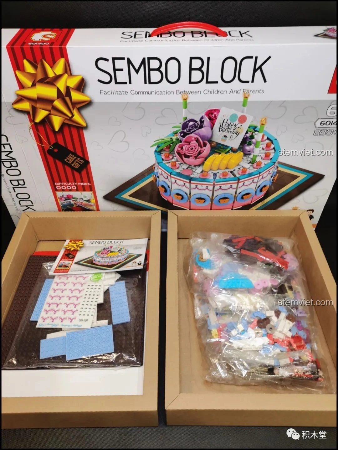 Bên trong hộp đồ chơi lắp ráp Sembo 601400 Bánh Kem Hộp Quà, các túi mảnh ghép được sắp xếp gọn gàng