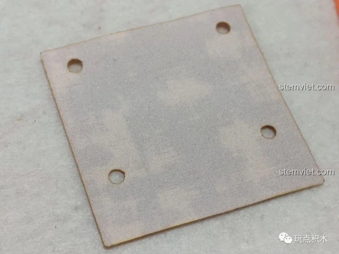 Mặt dưới của tấm mái che màu trắng ngà, chi tiết của bộ Sembo 601606 Tiệm Ăn Vặt.