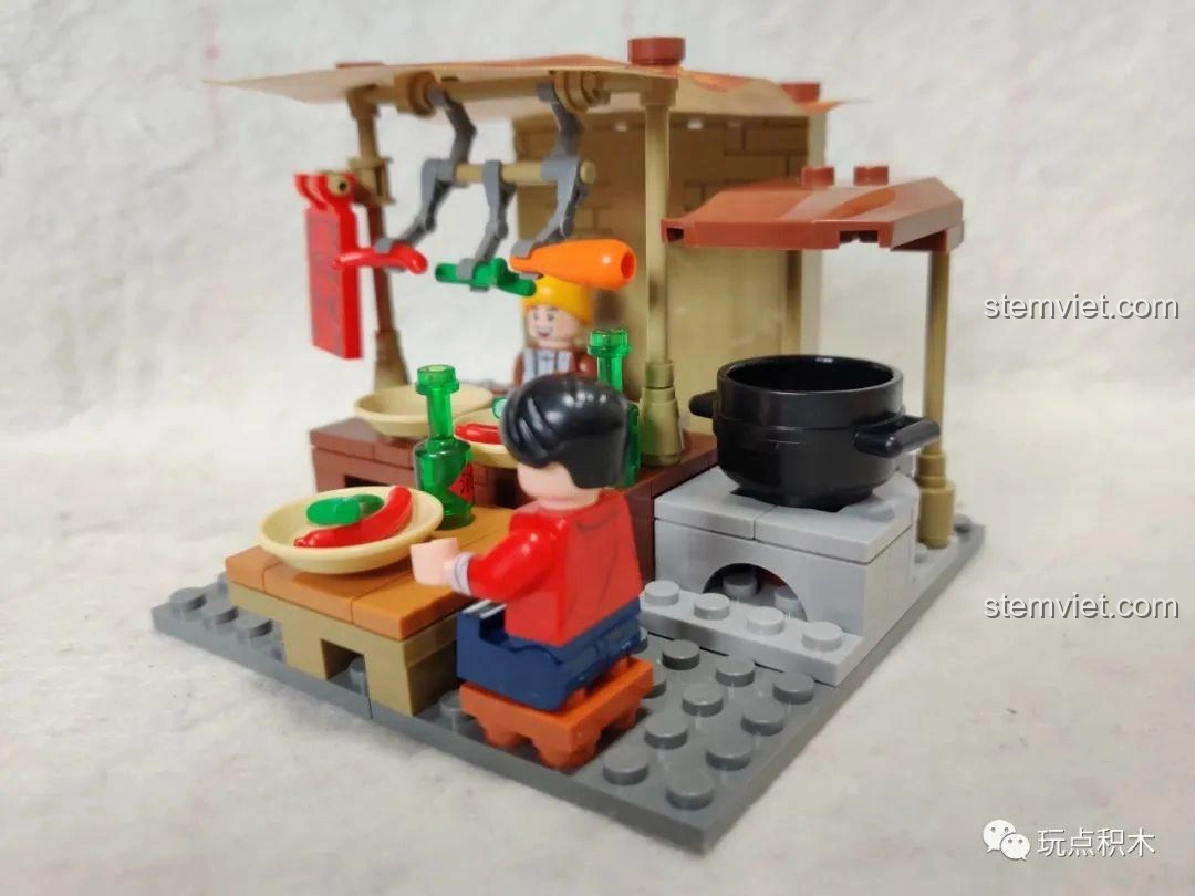 Hai minifigures của bộ Sembo 601606 Tiệm Ăn Vặt, với chi tiết in ấn sắc nét và màu sắc tươi sáng.