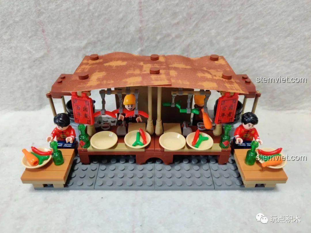 Mô hình tiệm ăn vặt Sembo 601606 phiên bản MOC 2-in-1 với hai quầy hàng riêng biệt.