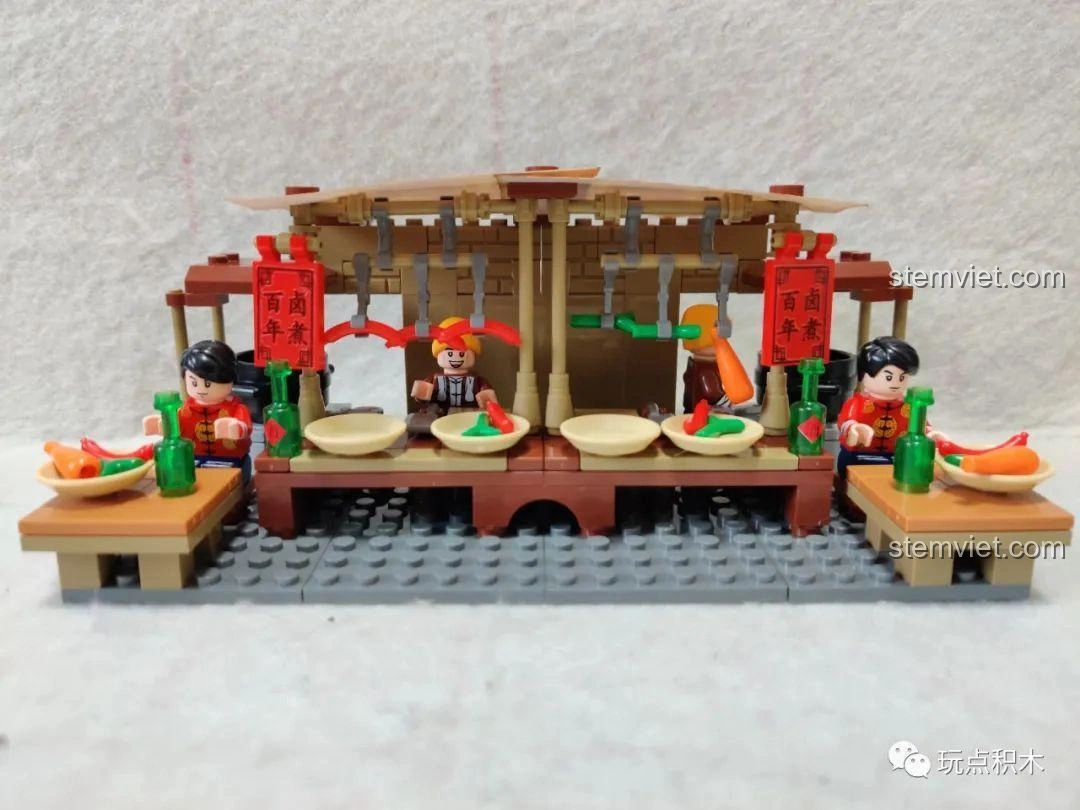 Cận cảnh mái che của mô hình tiệm ăn vặt Sembo 601606 phiên bản MOC 2-in-1, với thiết kế dốc.