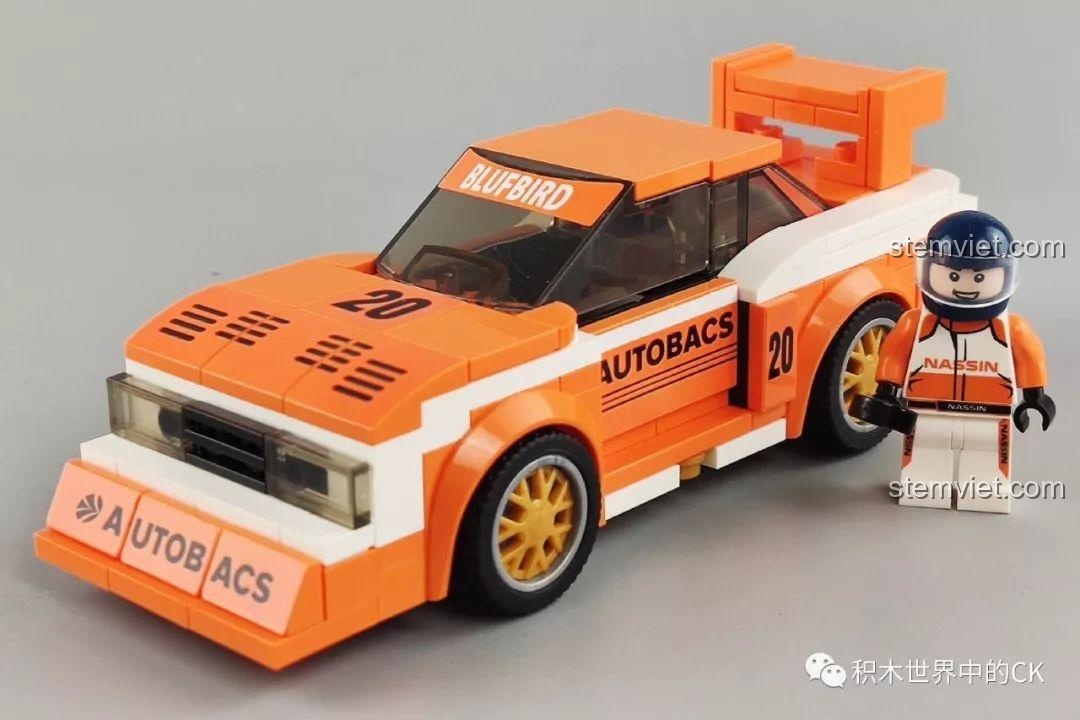 Mô hình xe đua Nissan KY910 Bluebird Super Silhouette 607061 màu cam đã lắp ráp hoàn chỉnh cùng minifigure tay đua.