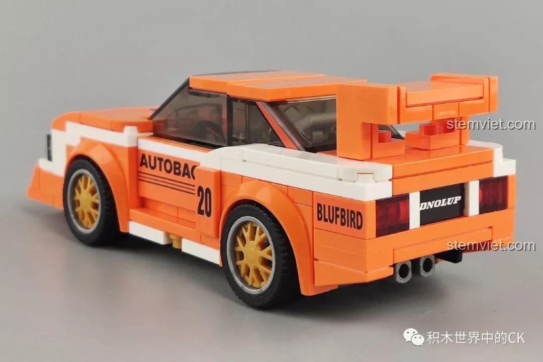 Mặt sau của mô hình xe đua Nissan KY910 Bluebird Super Silhouette 607061 màu cam.