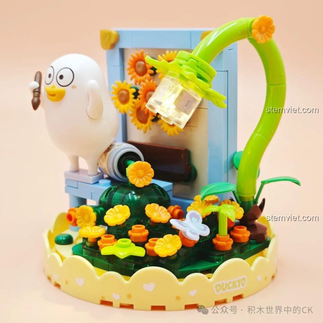 Góc nhìn khác của mô hình SEMBO 612024 với đèn đang bật sáng, chiếu rọi vào khu vườn hoa hướng dương. Review SEMBO 612024.