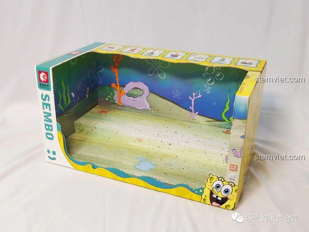 Bên trong hộp bộ lắp ráp Sembo 612211 Gia đình SpongeBob là sân khấu trưng bày đáy biển.