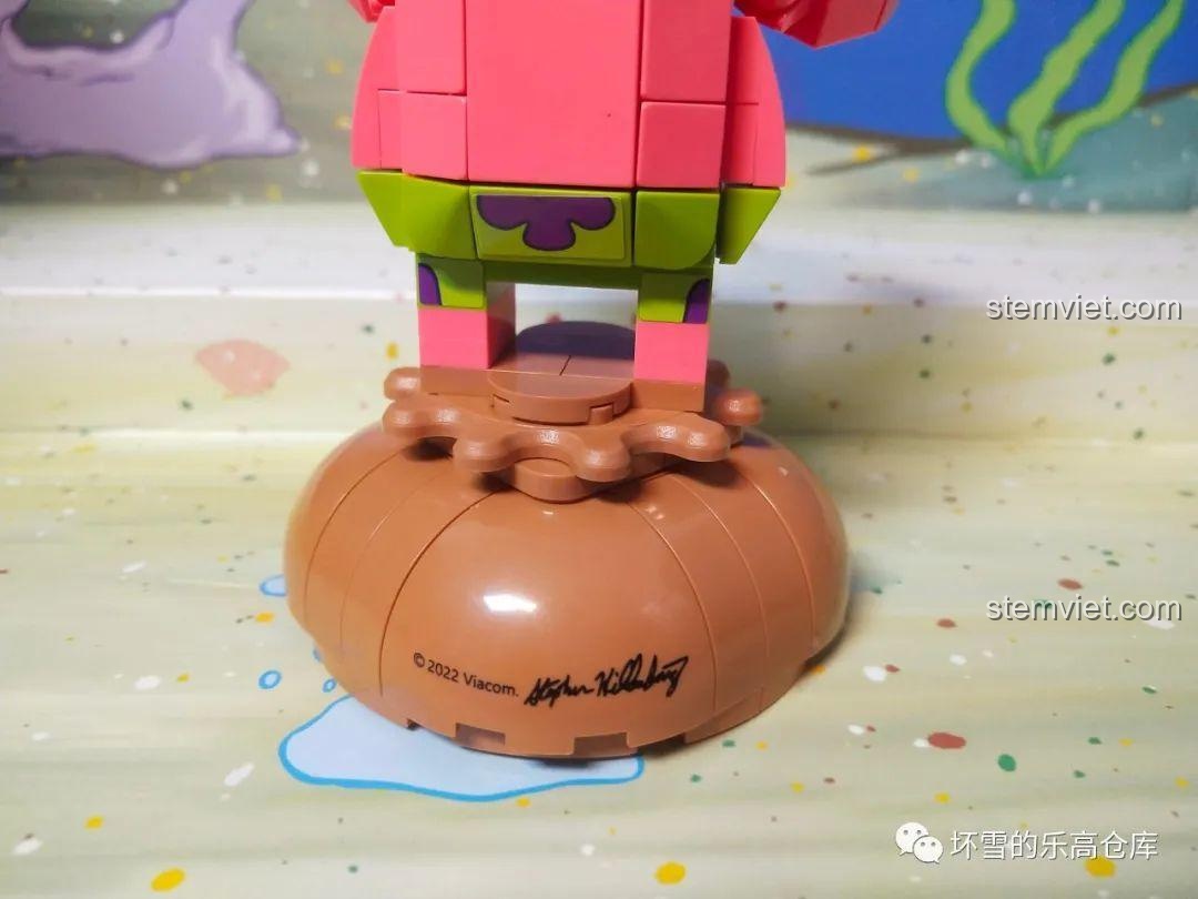 Mô hình Patrick có thể xoay 360 độ trên vỏ rùa trong bộ lắp ráp Sembo 612211.