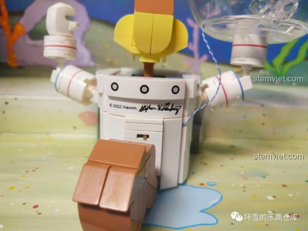 Mô hình Sandy Squirrel có thể đứng hoặc ngồi trong bộ lắp ráp Sembo 612211.