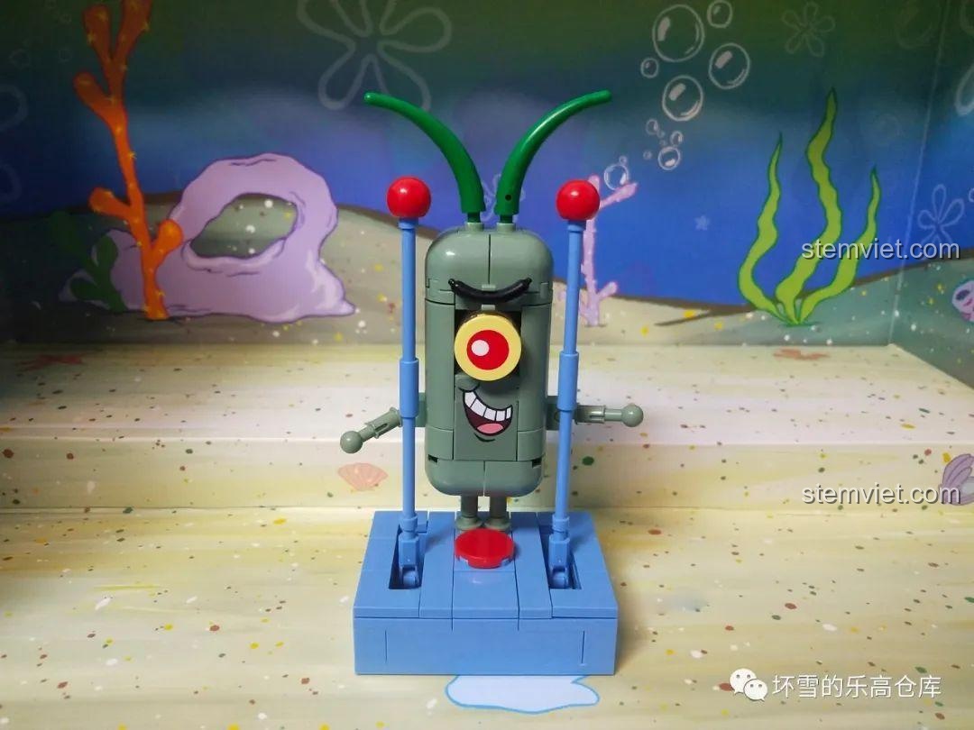Mũ bảo hiểm của Sandy Squirrel phát sáng trong bộ lắp ráp Sembo 612211 Gia đình SpongeBob.