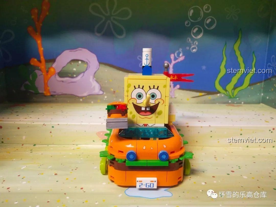 Mô hình SpongeBob ngồi trên xe Krabby Patty trong bộ lắp ráp Sembo 612211 Gia đình SpongeBob.